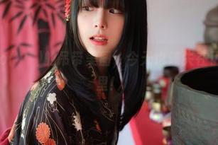Jang Joo(장주)的吊带美图，今天也迷失在了那条带子里！